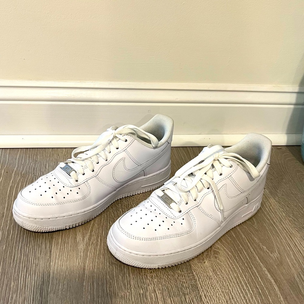 Men’s Nike Air Force One’s Size 9